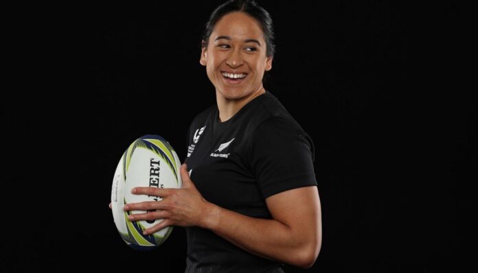 Kennedy Simon has extended her contract with NZR and Black Ferns